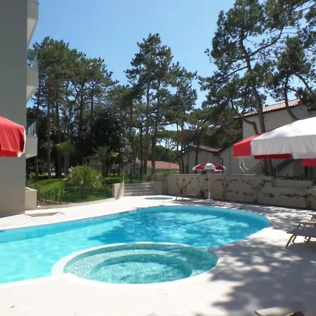 Apartamento Modern Two-bed Flat With Shared Pool And Hot Tub *