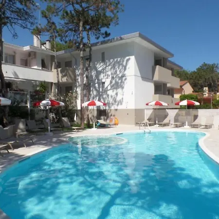 Modern Two-bed Flat With Shared Pool And Hot Tub Apartamento *