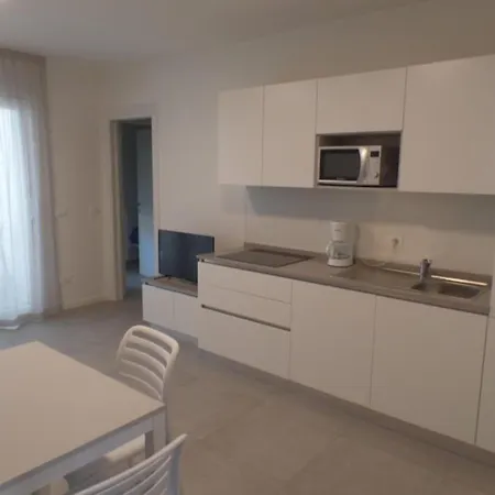 Modern Two-bed Flat With Shared Pool And Hot Tub Apartamento *