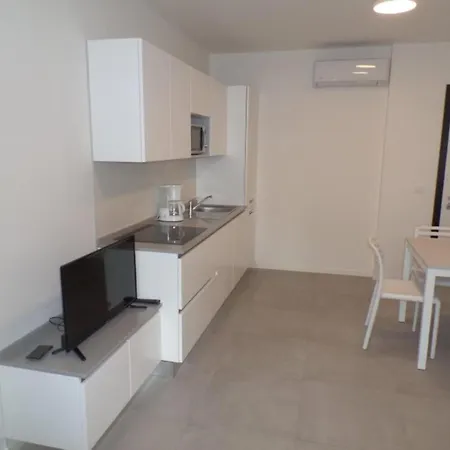 Modern Two-bed Flat With Shared Pool And Hot Tub Apartamento Bibione