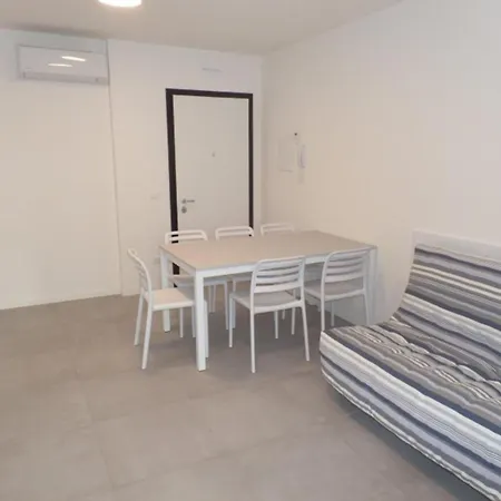 Apartamento Modern Two-bed Flat With Shared Pool And Hot Tub