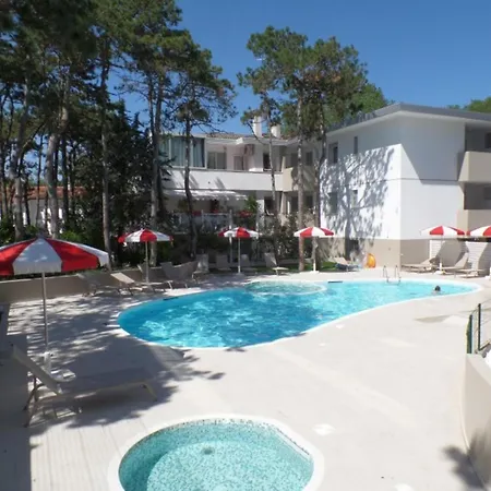Apartamento Modern Two-bed Flat With Shared Pool And Hot Tub