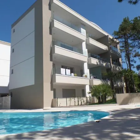 Modern Two-bed Flat With Shared Pool And Hot Tub Apartamento Bibione