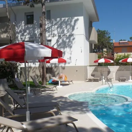 Modern Two-bed Flat With Shared Pool And Hot Tub Apartamento